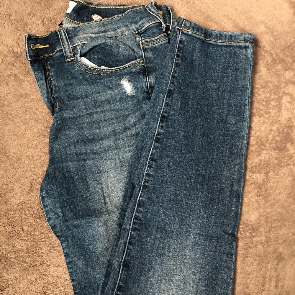 Juniors distressed boyfriend jeans